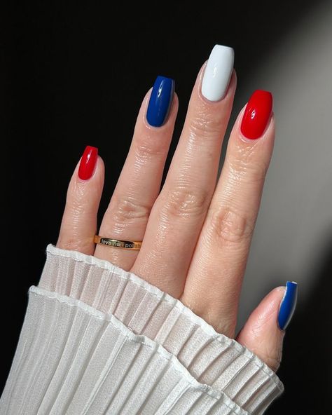 Red Blue White Nails, Red And Blue Nails Design, July 4 Nails, Blue And Red Nails, Independence Day Nails, 4th Of July Nail Ideas, Red White And Blue Nails, Red White Blue Nails, Fur Nails