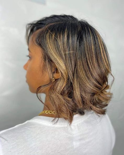 Honey Brown Balayage Black Women, Bob Color Ideas Black Women, Bob With Color For Black Women, Sew In Styles For Black Women, Honey Brown Highlights On Black Women, Honey Blonde Highlights On Dark Hair, Short Highlighted Hair, Highlights Black Women, Highlight Hairstyles