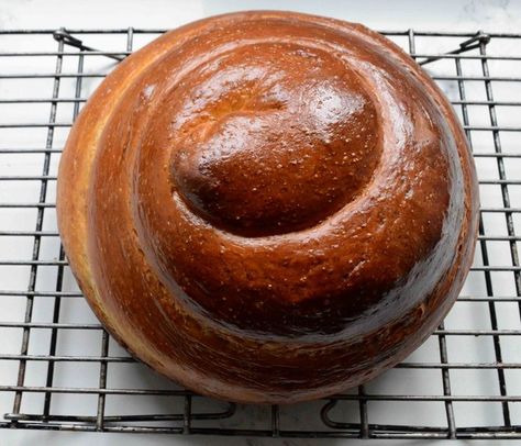 Challah For Rosh Hashana, Round Challah Bread Recipe, Jewish Baking, Round Challah, Jewish Foods, Challah Bread Recipes, Bagel Bread, Jewish Food, Artisan Bread Recipes