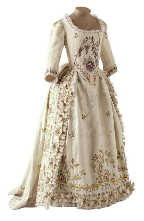 oldrags:  Ballgown, 1780-85 France, Musée des Tissus de Lyon  This dress, also called “robe parée”, is a ball dress. The skirt is worn over a pannier which, early 1780, was less ample than the one used under the dress “à la française”. The decoration consists of appliqué painted flowers, gauze flounces and extremely refined embroideries. It exemplifies the dresses Rose Bertin, Marie-Antoinette’s dressmaker, used to create for the queen. Gaun Abad Pertengahan, 1700 Fashion, 18th Century Dress, 18th Century Costume, Mode Tips, 18th Century Clothing, Period Dress, Fashion Through The Ages, Historical Dress