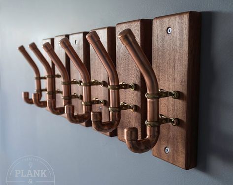 Diy Clothes Hanger Rack, Diy Clothes Hangers, Pipe Shelving, Craft Shelves, Coat Hanger Hooks, Hanger Diy, Copper Diy, Masonry Wall, Pipe Furniture