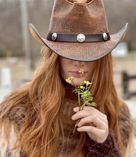 Redhead Cowgirl Aesthetic, Red Head Cowgirl, Ginger Cowgirl, Cowgirl Red Hair, Redhead Cowgirl, Heather Aesthetic, Texas Painting, Cowgirl Hair, Dr Face