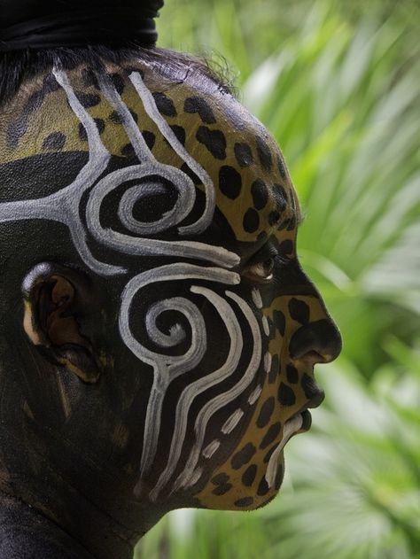 Pre-Hispanic Maya warrior as sacred jaguar deity Jaguar Makeup, Maya Warrior, National Geographic People, African Face Paint, Malaysian Batik, National Geographic Magazine, South Of The Border, Stone Age, Reference Images