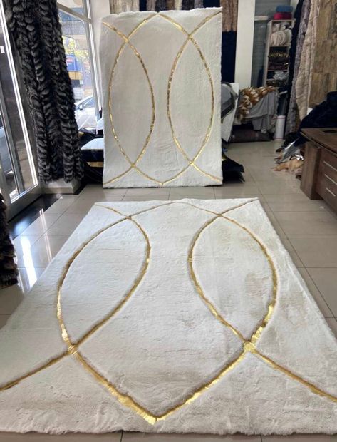 White And Gold Studio Apartment, Living Room Silver And Gold, Gold And White Home Office, Brown Gold And White Bedroom, Fluffy Bedroom Rugs, White And Gold Home Decor Living Room, Ivory And Gold Bedroom, Gold Rugs In Living Room, White And Gold Bedrooms