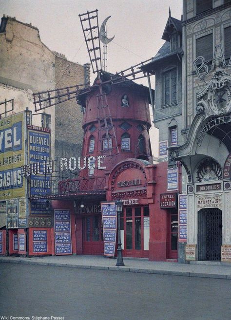 Moulin Rouge Paris, Paris Photo, Paris Travel, France Travel, Oh The Places Youll Go, Kiosk, Favorite City, Albania, Vintage Photography