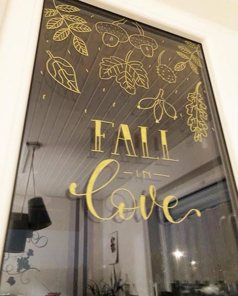 Fall Window Painting, Hand Painted Windows, Painted Window Art, Fall Windows, Chalkboard Drawings, Window Drawing, Window Decorations, Chalk Pens, Christmas Window Decorations