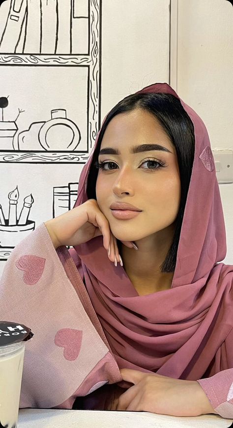 Christian Outfits Modesty, Christian Veils, Christian Modesty, Quick Curly Hairstyles, Ootd Poses, Mode Turban, Shirt Hair, Beautiful Muslim Women, Hijabi Fashion