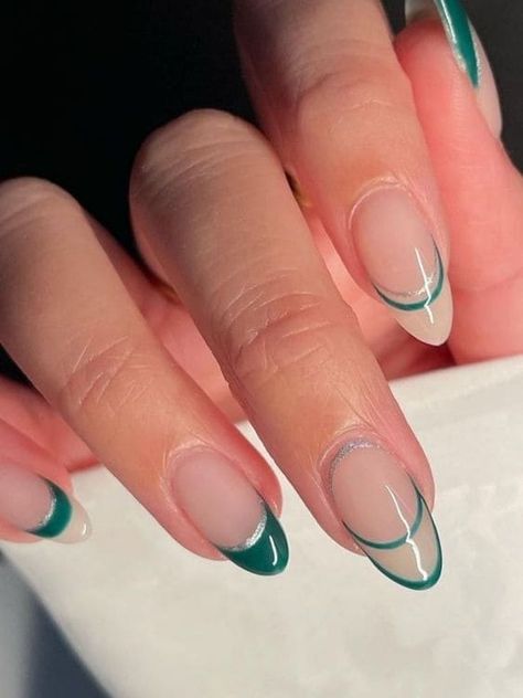 French outline nail design Simple Prom Nails, Emerald Green Nails, Green French Tip, Emerald Nails, Gold Acrylic Nails, Green Acrylic Nails, Dark Green Nails, Green Nail Art, Green French