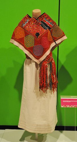 Pantepec Totonac Clothing Mexico | Flickr - Photo Sharing! Mexican Poncho Outfit, Hispanic Clothing, Mayan Clothing, Mexican Traditional Clothing, Aztec Clothing, Mexican Textiles, Outfits For Mexico, Mexican Fashion, Mexican Outfit