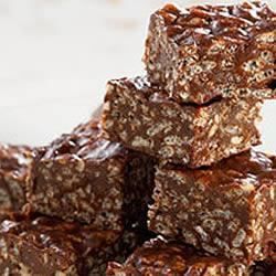 Crispy Fudge Rice Krispies, Rice Crispy Fudge, Crispy Fudge, Fudge Squares, Fridge Cake, Potato Recipes Side Dishes, Baked Treats, Oat Cakes, Christmas Cookies Easy