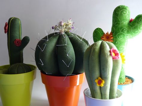 MI HOGAR DE PATCHWORK: CACTUS DE TELA (1) - CACTUS FABRIC Cactus Ornaments, Cactus Craft, Cactus Fabric, Cactus Planta, Cactus Party, Cactus Diy, Baby Doll Toys, Mexico Style, Cactus Decor