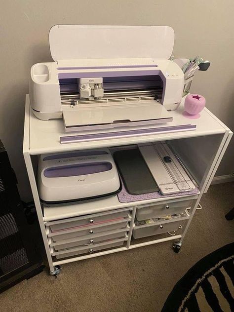 Cricut Organization, Craft Room Organization Storage, Cricut Storage, Crafts For Beginners, Idee Cricut, Cricut Explore Projects, Dream Craft Room, Craft Room Design, Craft Area