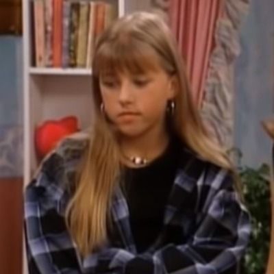 Stephanie From Full House, Stephanie Tanner Full House, Jodie Foster Young, Hayley Mills Movies, 80s Dress Up, Winnie Cooper, Stephanie Tanner, 90’s Outfits, Jodie Sweetin