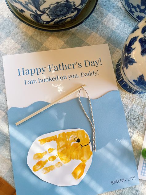 such an easy adorable fathers day card you can make using things already at home😊🎨🎣 #fathersdaycard #fathersdaycrafts #fathersdaycraftsforkids #father #fishing #toddleractivity #toddlercraft Father’s Day Cards From Toddlers, Fathers Day Craft Toddler, Diy Fathers Day, Fathersday Crafts, Dad Crafts, Fathers Day Card, Father's Day Diy, Fathers Day Crafts, Toddler Crafts