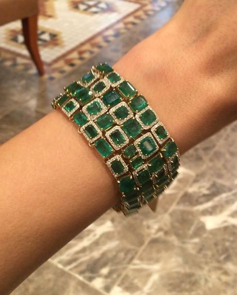 Statement Bracelets, Emerald Bracelet, Unusual Jewelry, A Bracelet, Bangle Designs, Emerald Jewelry, Bahrain, Diamond Bracelets, Emerald Diamond