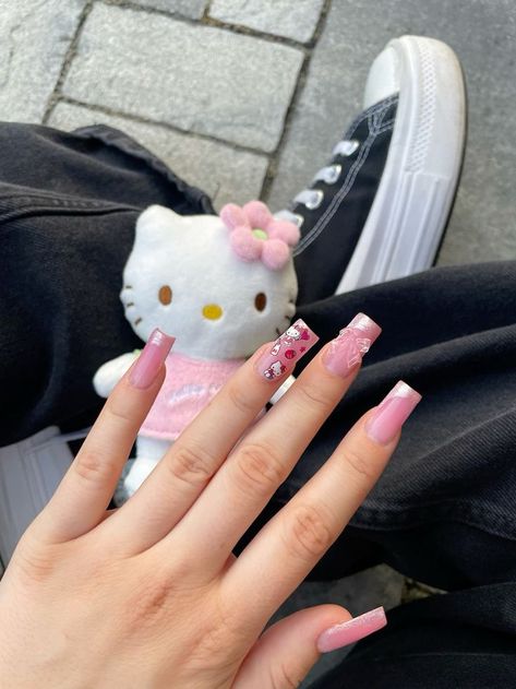 Hello Kitty Nails Stickers, Nails Pink Hello Kitty, Nails With Hello Kitty, Pink Hello Kitty Nails, Nail Halloween, Halloween Nail Art Ideas, Y2k Hello Kitty, Nails Stickers, Kitty Nails