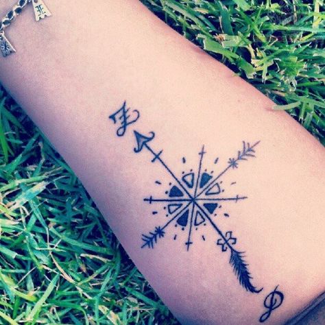 I want this so I know no matter what I will never b lost in my life situations Bow And Arrow Tattoos, Arrow Compass Tattoo, Compass Tattoo Design, Tattoos With Kids Names, Small Wrist Tattoos, Arrow Tattoo, Arrow Tattoos, An Arrow, Bow And Arrow