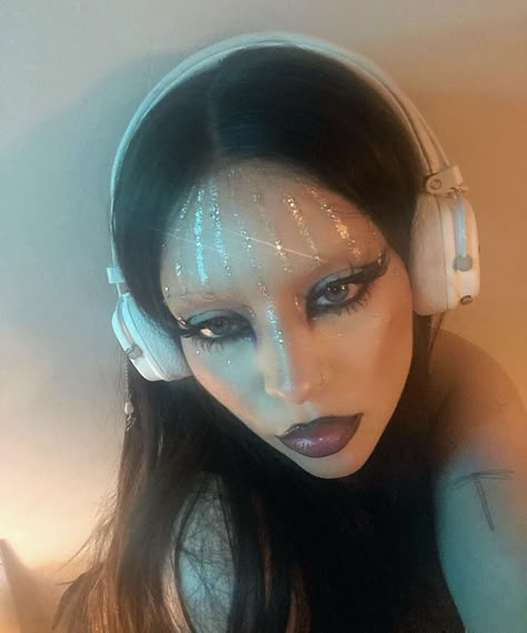 Alien Core Makeup, Sirencore Makeup, Alien Pretty, Alien Makeup Looks, Camp Makeup, Aespa Makeup, Cybercore Makeup, Mystical Makeup, Editorial Makeup Looks