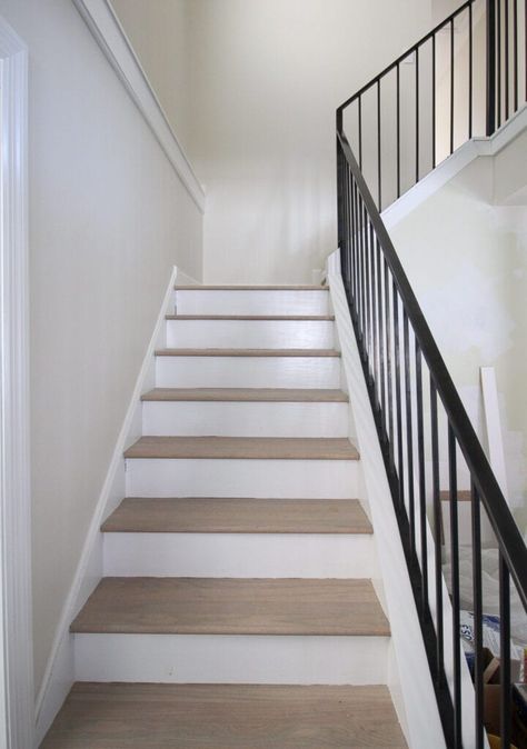 White Stair Risers, Stair Railing Makeover, Black Railing, Metal Stair Railing, Metal Railing, Diy Staircase, Oak Stairs, Diy Playbook, Staircase Makeover