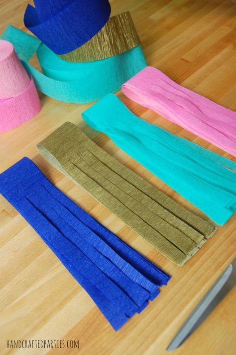 Diy Slinger, Party Decorations Diy, Idee Babyshower, Party Deco, Diy Tassel, Tassel Garland, Frozen Birthday Party, Frozen Birthday, Crepe Paper