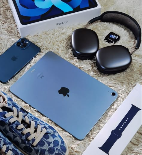 Blue Apple Products, All Apple Products Aesthetic, Apple Ecosystem Aesthetic, Apple Products Aesthetic, Iphone Accessories Gadgets, Iphone Store, Apple Ecosystem, Apple Card, Apple Aesthetic