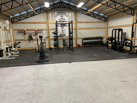 Garage With Workout Space, Shop Gym Ideas, Barndominium Gym, Barn Gym Ideas, Best Home Gym Setup, Barn Gym, Barn Pool House, Pole Barn Ideas, Garage Gyms