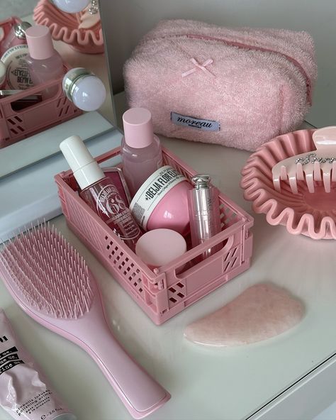 Pink Beauty Products Aesthetic, Pink Gift Basket, Girly Items, Pink Skincare, Wishlist Ideas, Bedroom Pink, Soft Pink Theme, Pink Lifestyle, Girly Room