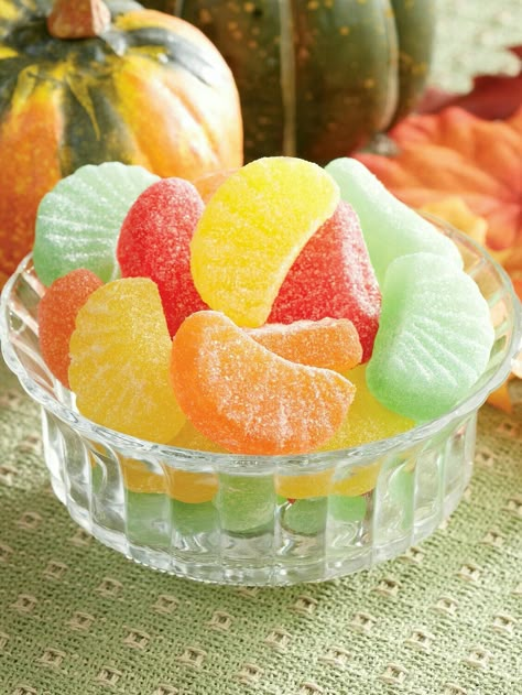 Fruit Slices Candy, Aesthetic Eating, Sweets Aesthetic, Candy Rush, Fruit Jellies, Candy Photography, Rainbow Treats, Candy Fruit, Fruit Chews