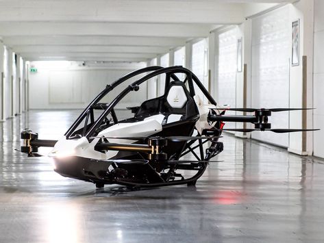 Futuristic Flying Car, Electric Sports Car, Pilot License, Flying Vehicles, Flying Boat, Flying Car, Mens Gear, Cool Gear, Latest Cars