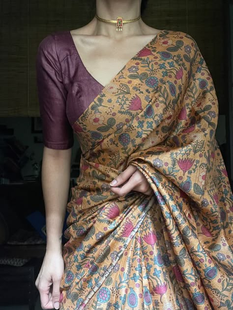 Indian Dress Up, Cotton Saree Blouse Designs, Simple Saree Designs, Cotton Saree Designs, Fashionable Saree Blouse Designs, Indian Saree Blouses Designs, Simple Sarees, Indian Fashion Saree, Blouse Designs Silk