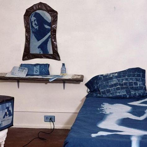 CATASTROPHE on Instagram: "Catherine Jansen used cyanotype prints on cloth to create an installation titled ‘The Blue room' (1981) in which she used cyanotype prints on cloth to create a three-dimensional and life-size scene. The Blue Room is a fascinating exploration. Through creative use of cyanotype prints on cloth, she brings her artwork to life in three-dimensional form. This installation delves into the realm of memory, evoking ghostly shapes and intriguing outlines of people on the bed. Cyanotype Blanket, Outlines Of People, Camille Jansen, Skins Uk, Blue Room, Blue Rooms, Design Diy, Life Size, Diy Design