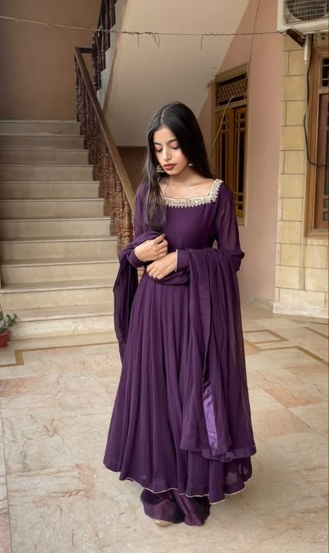 Purple Pakistani Dress, Purple Dress Outfit Party, Purple Dress Outfit, Purple Dress Outfits, Dark Purple Dresses, Simple Frocks, Anarkali Dress Pattern, Chic Maxi Dresses, Outfit Party