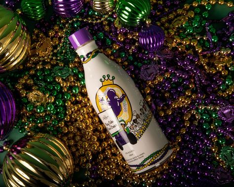 King Cake Shot, King Cake Martini Cocktails, King Cake Drink Recipes, Mardi Gras Poke Cake, Cake Shot, Mardi Gras Bundt King Cake, Cake Vodka, King Cake Baby, King Cake Recipe