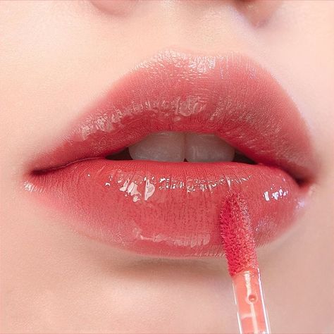 Coral Pink Lipstick, Plumping Lips, Korean Lipstick, Eye Magazine, Pouty Lips, Glossy Lips Makeup, Korean Lips, Korean Cosmetic, Lipstick For Fair Skin