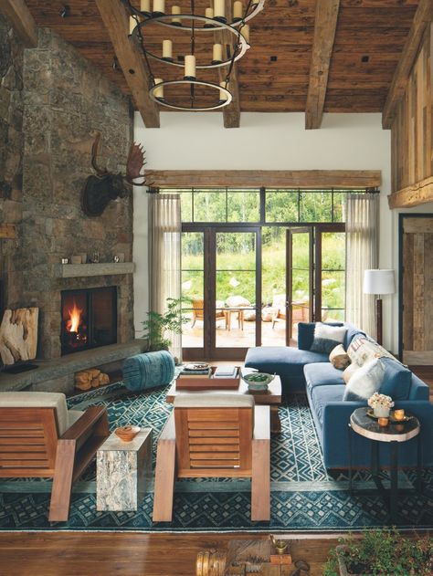 A Rustic Chalet-Like Mountain Retreat in Jackson - Mountain Living Rustic Chalet, Mountain Home Interiors, Leather Granite, Montana House, Sofa Design Ideas, Montana Homes, Cabin Living Room, Modern Ranch, Rustic Retreat