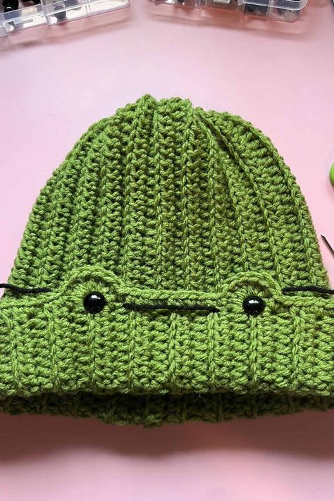 Crochet Frog Hat Pattern Frog Beanie Crochet Pattern, Crochet Fall Beanie Free Pattern, Crochet Frog Hat Pattern Free, Frog Hat Crochet Pattern Free, Crochet Frog Hat Pattern, Knitted Frog Hat, Frog Hat Pattern, Frog Hat Crochet, Crochet Frog Hat