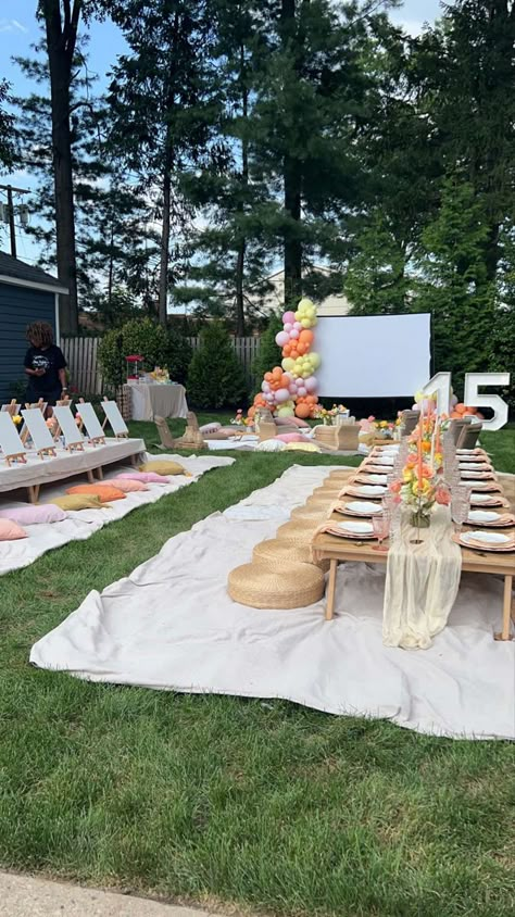 we did painting, snacks and movies for my 15th!!! Pop Up Picnic, Birthday Party Inspiration, Vintage Bar Carts, Picnic Birthday, Balloon Installation, Party Trends, Fabric Table Runner, Doll Party, Doll Beds