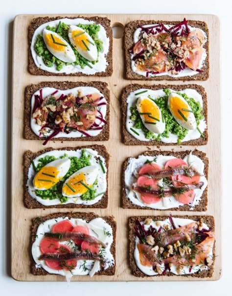 Nordic open-faced sandwiches Nordic Sandwich, Nordic Lunch, Smorrebrod Ideas, Norwegian Sandwich, Scandinavian Open Face Sandwiches, Vegan Open Faced Sandwich, Nordic Diet, Viking Food, Nordic Recipe