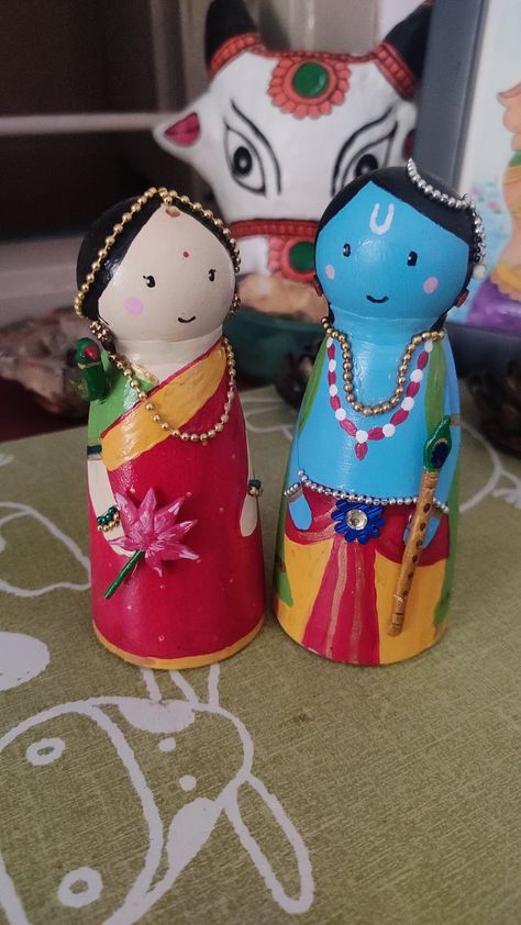 Easy Bottle Art With Clay, Diwali Bommala Koluvu Ideas, Bommala Koluvu Ideas, Diy Golu Dolls, Kondapalli Bommalu, Bottle Doll, Clay Bells, Acrylic Paint Bottles, Festive Decor Ideas