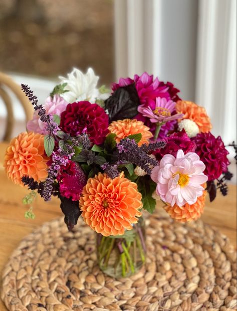 Dalia Centerpiece, Floral Recipes, Dahlia Centerpiece, Good Shabbos, Wedding 2024, Dahlia Flower, Farm Gardens, Flower Centerpieces, Fall Floral