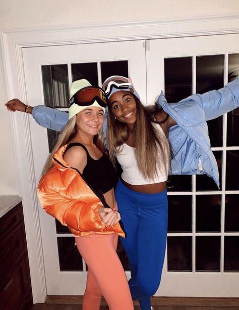 Such cute outfit ideas for an 80s in Aspen party Skier Halloween Costume, Afterski Party Outfit, Hallow Costumes, 80s In Aspen, Retro Pfps, Halloween Costumes For College Students, 2022 Costumes, Schnee Party, Halloween Costumes For College