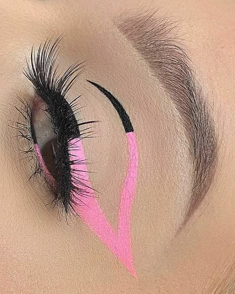 Graphic Eyeliner Easy Pink Eyeliner Looks, Pink White Black Eye Makeup, Pink And Black Rave Makeup, Pink Grafic Eyeliner, Pink Black And White Makeup, Pink And White Eyeliner Looks, Pink And Blue Eyeliner, White And Pink Eyeliner, Pink Graphic Liner Makeup