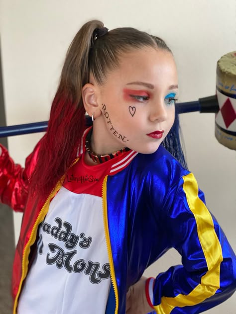 Harley Quinn Costume Kids, Harley Quinn Make-up, Harley Quinn Makeup, Pin Up Makeup, Baby Cosplay, Arctic Fox Hair Color, Book Day Costumes, Halloween Makeup Pretty, Face Painting Easy