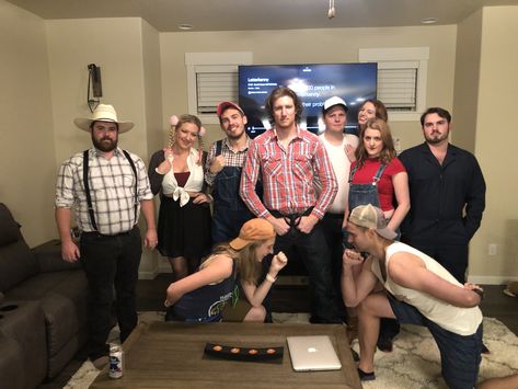 #letterkenny #wayne #daryl #squirlydan #katy #bonniemcmurray #mrmcmurray #mrsmcmurray #reilly #jonesy #noahdyck #letterkennygroupcostume #letterkennycostume #letterkennyproblems Letterkenny Costume, Letterkenny Party, Letterkenny Wayne, Halloween Costume Group, Halloween Things, Let's Pretend, Black Halloween Dress, Halloween Express, Group Halloween Costumes