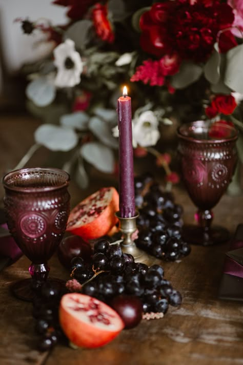 Moody Summer Wedding, Dream Reception, Reception Decorations Wedding, Marble Factory, Dark Romantic Wedding, Summer Wedding Inspiration, Tafel Decor, Jewel Tone Wedding, Dark Wedding