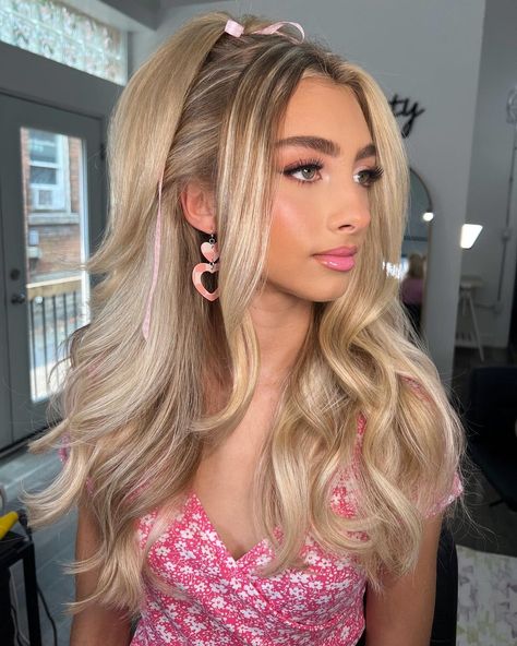 Barbie Birthday Hairstyle, Barbie Looks Hairstyle, Barbies Hair Styles, Hairstyles For Pink Dress, Half Up Barbie Hair, Barbie Bangs Hairstyles, Barbie Blowout Hair, Easy Barbie Hairstyles, Hairstyles For Barbie Dolls