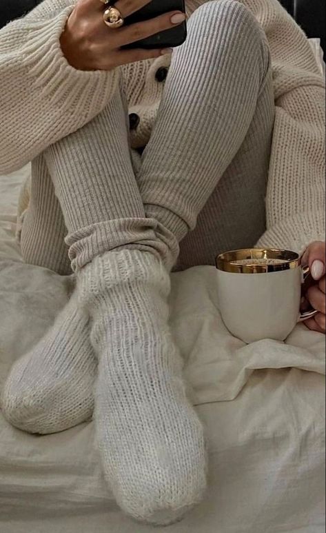 Cosy Outfit, Cozy Outfits, Skandinavian Fashion, Fluffy Socks, Outfit Trends, Fall Fits, Autumn Cozy, Outfits Winter, Cozy Fits