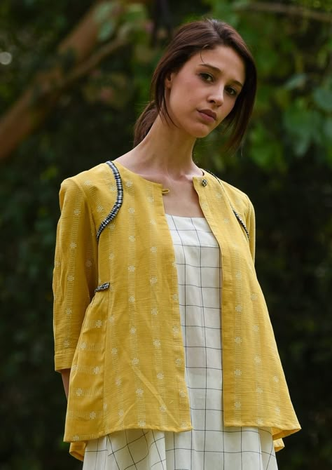 Sleeveless Jackets For Women Indian, Cotton Shrugs Jackets, Cotton Shrugs Indian, Shrug Kurti Designs, Ikat Kurti, Cotton Jackets Women, Party Dress Classy, Casual Frocks, Designer Kurti Patterns