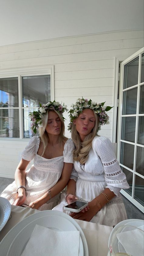 Midsommar Dress, Scandinavian Party, Midsommar Outfit, European Fashion Summer, Swedish Summer, Midsummer Dream, Scandinavian Summer, Scandinavian Lifestyle, Swedish Girls