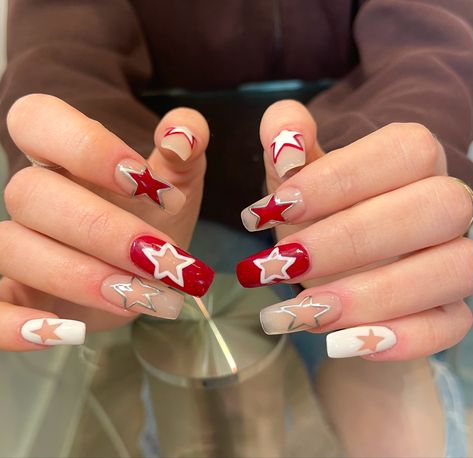 star nail inspiration red silver nail extensions Red And Silver Star Nails, Square Star Nails, Red Silver Nails, Cute Star Nails, Red Square Nails Design, Red Star Nails, Red And Silver Nails, Star Nail Designs, Punk Nails